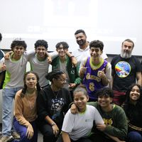 Parte da Comissão Organizadora. Acima, da esquerda para a direita: Lucas, Daniel, João Antonio, Guilherme, Roberto, José Nicolas, Prof. Sandro e Prof. Wescley; Agachados, da esquerda para direita: Jamila, Fabiane, Jaqueline, Caroliny e Julinane.